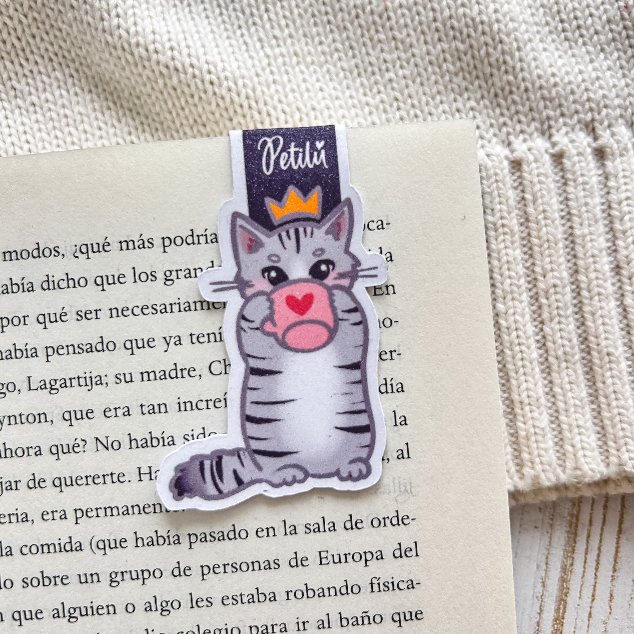 IMG_7932_jpg Marcapáginas magnético | Gatito tomando tecito - Imagen 1